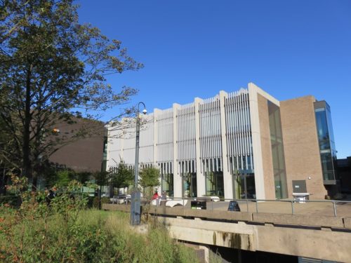 バーミンガム大学ビジネススクールの新しい施設（The Alan Walters Building）外観