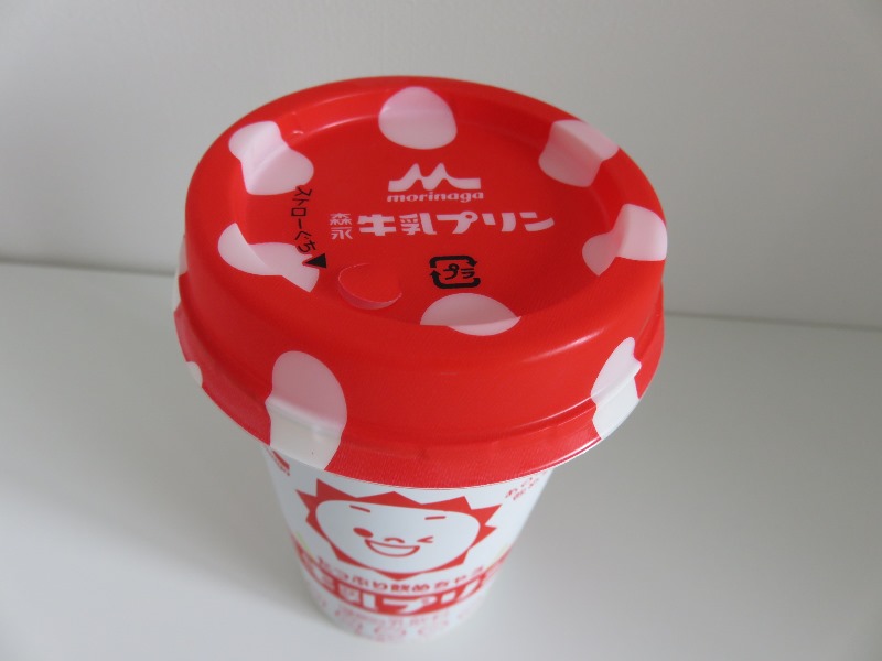 昭和チックなパッケージ：たっぷり飲めちゃう牛乳プリン