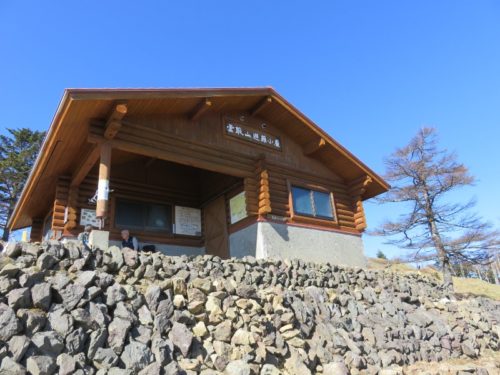 雲取山山頂の避難小屋