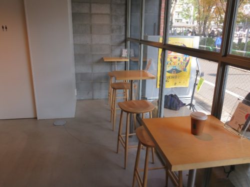 ブルーボトルコーヒー 池袋カフェの内観