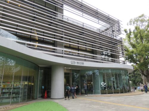 板橋区新中央図書館外観とエントランス