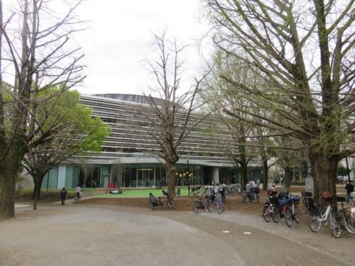 板橋区新中央図書館と板橋区立平和公園