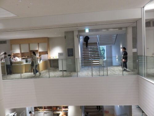 板橋区新中央図書館の内観