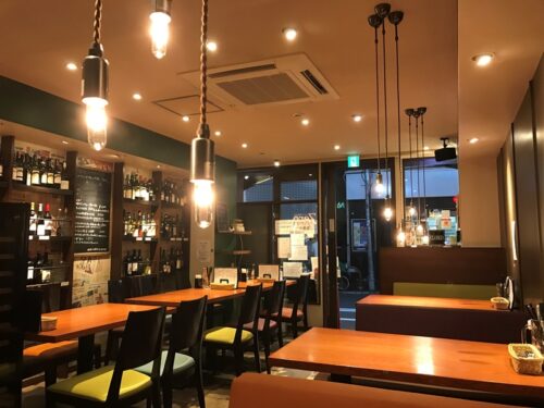 池袋スパイス料理とワイン Zeroの店内はお洒落な空間