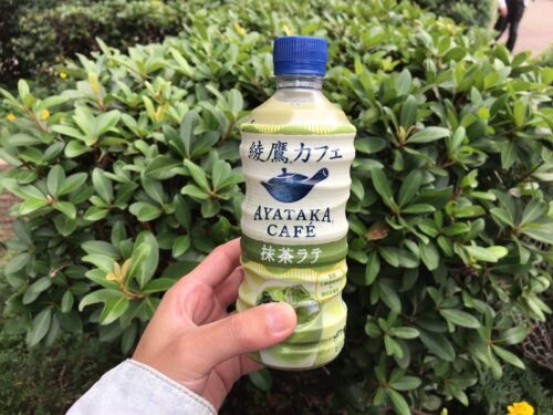 コカコーラ社の綾鷹抹茶ラテ