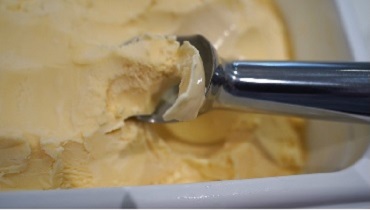 カチカチのアイスクリームを簡単にすくえるゼロール(Zeroll) スクープ